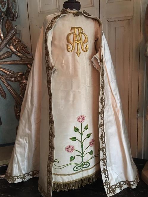 Antieke kleding/ processie/, Antiek en Kunst, Antiek | Kleding en Accessoires, Ophalen of Verzenden
