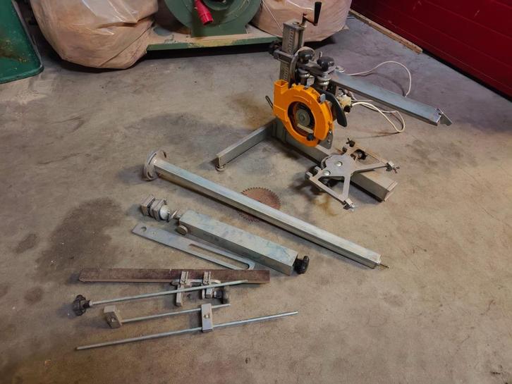 Radiaalzaag, Doe-het-zelf en Verbouw, Gereedschap | Zaagmachines, Gebruikt, Afkortzaag, 600 tot 1200 watt, 30 tot 70 mm, Ophalen