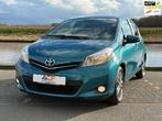 Toyota Yaris 1.0 VVT-i Comfort UNIEK / NAVI / CAMERA / WINTE, Auto's, Stof, Gebruikt, Zwart, Blauw