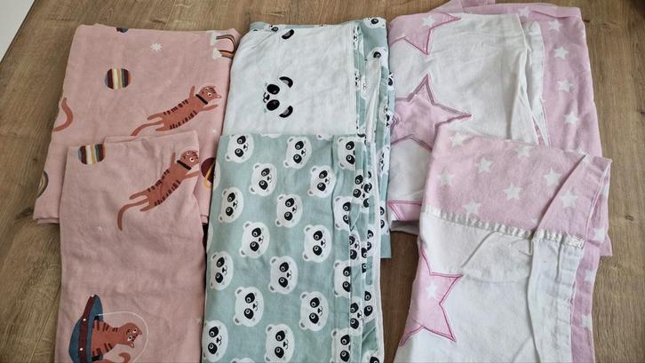 Peuterbed dekbedovertrekken + hoeslakens 120x150, Kinderen en Baby's, Kinderkamer | Beddengoed, Gebruikt, Dekbedovertrek, Overige kleuren
