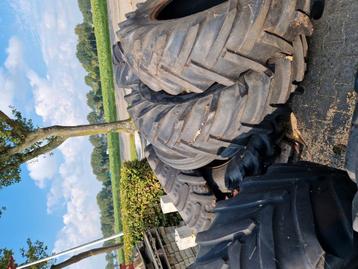 Gratis trekkerbanden tractorbanden  beschikbaar voor biedingen