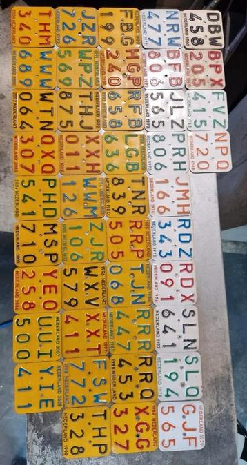 Serie kenteken/verzekering plaatjes, 1966 tot en met 2008 beschikbaar voor biedingen