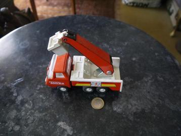 5 diverse oude Tonka speelgoed auto's beschikbaar voor biedingen