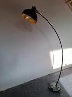 Staande lamp zwart metaal gouden binnenkant kap, Huis en Inrichting, Lampen | Vloerlampen, Ophalen, Metaal, 150 tot 200 cm