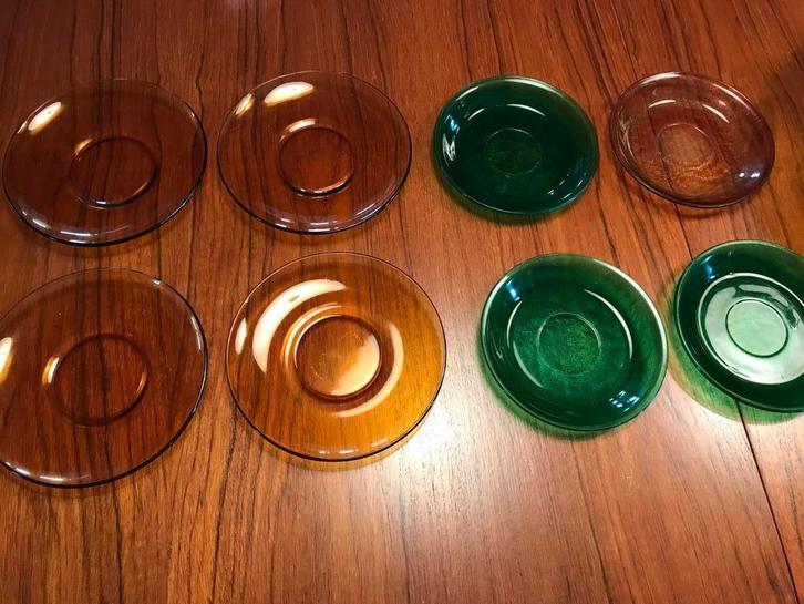 8 vintage / retro bordjes Duralex Amber en groen arcoroc, Antiek en Kunst, Antiek | Glas en Kristal, Ophalen of Verzenden