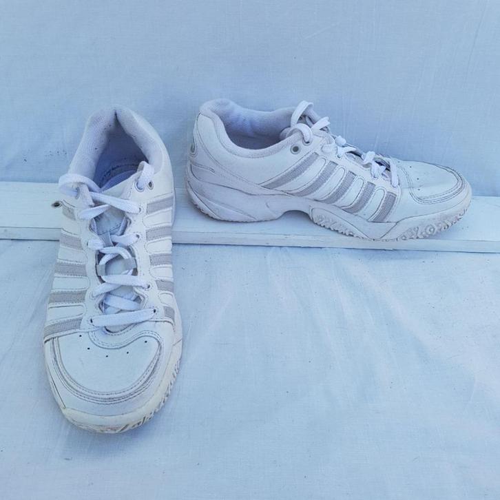 Wit zilveren sneakers. mt 40. Merk K Swiss, Kleding | Dames, Schoenen, Zo goed als nieuw, Sneakers of Gympen, Wit, Ophalen of Verzenden