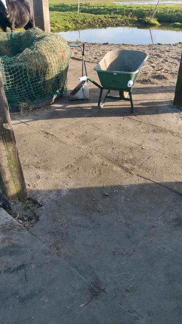 Speeltuin tegels / rubbertegels / rubbermatten/ stalmatten  beschikbaar voor biedingen