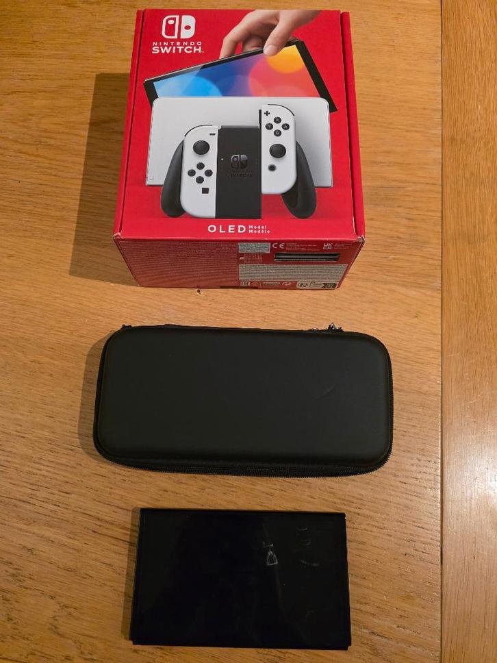 Nintendo Switch OLED zgan + 400GB micro SDXC + hoesje, Spelcomputers en Games, Spelcomputers | Nintendo Switch, Zo goed als nieuw