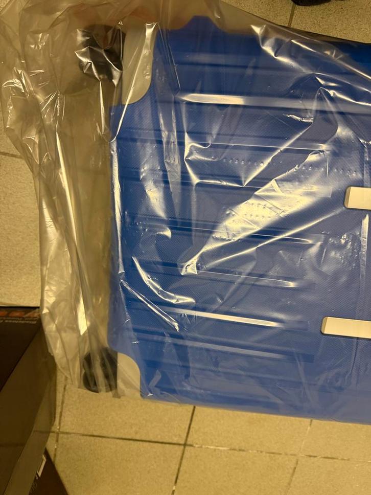 Nieuwe Samsonite Koffer - 75cm, Sieraden, Tassen en Uiterlijk, Koffers, Nieuw, Hard kunststof, 70 cm of meer, 45 tot 55 cm, Uitschuifbare handgreep