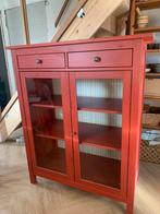 Mooie rode Ikea hemnes vitrinekast/linnenkast, Huis en Inrichting, Kasten | Vitrinekasten, Ophalen, Gebruikt, 25 tot 50 cm, 150 tot 200 cm