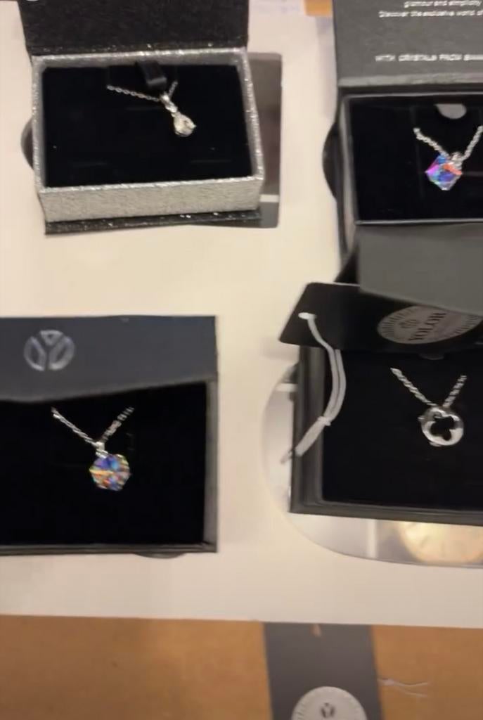 Swarovski Ketinkjes Dames, Overige merken, Overige materialen, Ophalen of Verzenden, Zo goed als nieuw