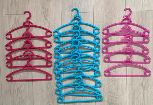 Kinder plastic kledinghangers 20 stuks, Kinderen en Baby's, Babymode-accessoires, Zo goed als nieuw, Ophalen of Verzenden