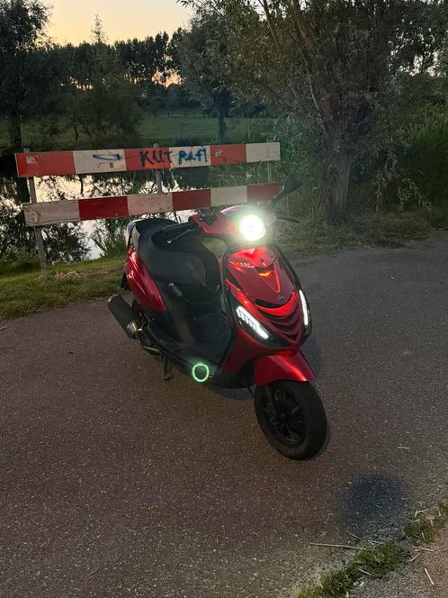 Piaggio zip 80cc FULL MALOSSI ENIGE VAN MARKTPLAATS, Fietsen en Brommers, Scooters | Piaggio, Zo goed als nieuw, Maximaal 45 km/u