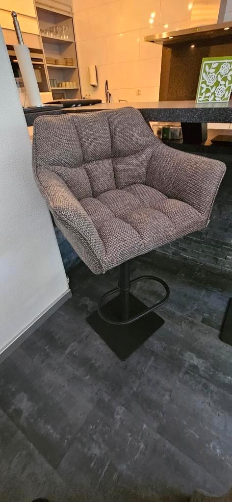 Barkrukken (3 stuks)hoogte verstelbaar,kleur Taupe., Huis en Inrichting, Barkrukken, Zo goed als nieuw, 2 krukken, In hoogte verstelbaar