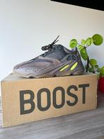 Adidas Yeezy Boost 700 'Mauve' (42), Kleding | Heren, Schoenen, Ophalen of Verzenden, Yeezy, Bruin, Zo goed als nieuw