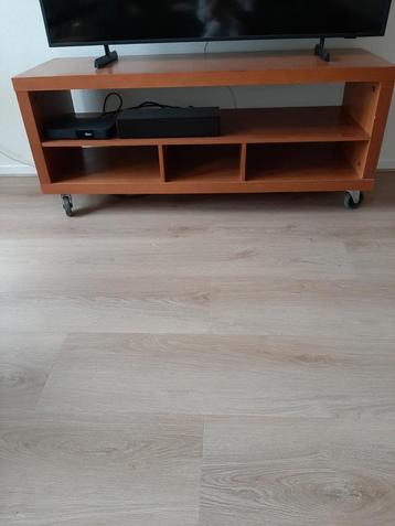 Tv meubel op wielen  -GRATIS - snel ophalen - beschikbaar voor biedingen