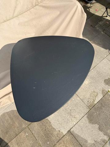 Zwart laptoptafeltje. beschikbaar voor biedingen
