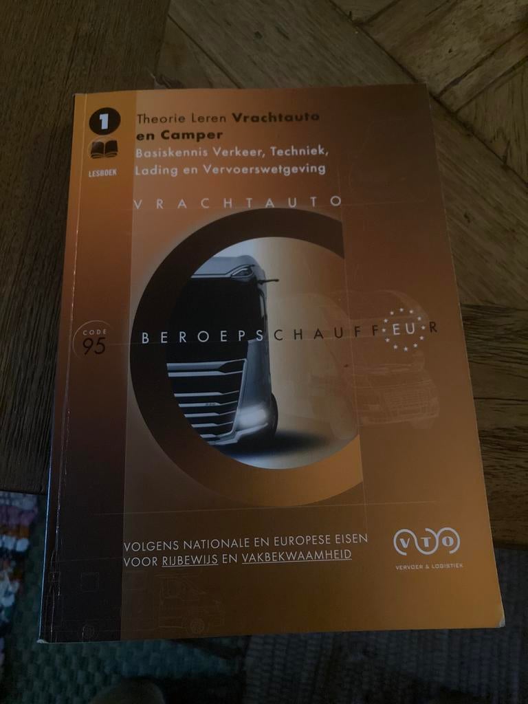 Set van 3 theorie boeken voor het vrachtwagen rijbewijs, Ophalen of Verzenden, Gelezen, Overige onderwerpen