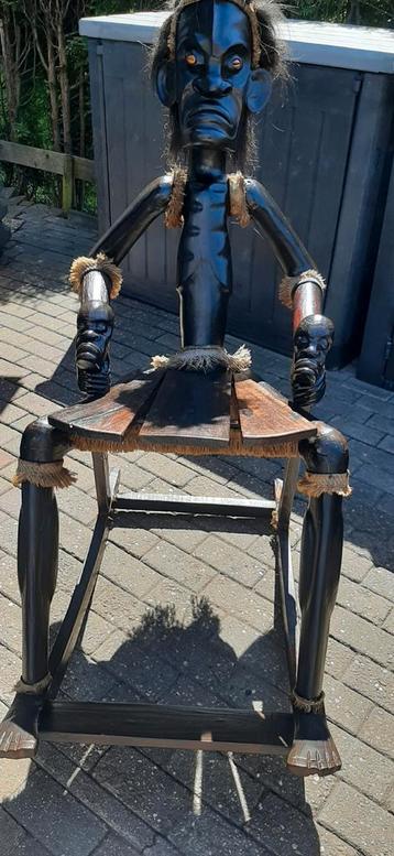 Afrikaanse schommelstoel  hoogte 1meter 30 breed  65 cm beschikbaar voor biedingen