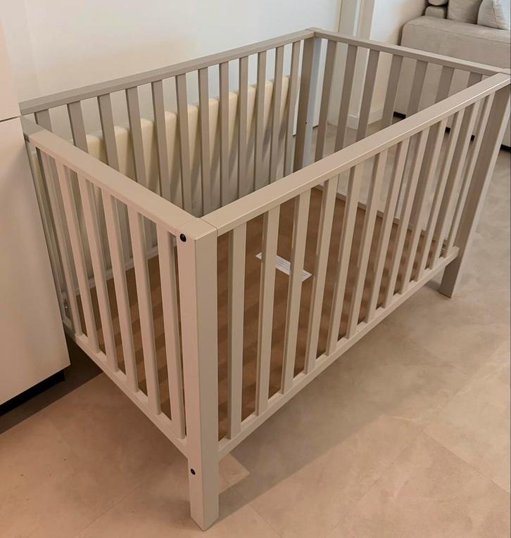 Tweelingbox Oatmeal, Kinderen en Baby's, Boxen, Zo goed als nieuw, Rechthoekig, In hoogte verstelbaar, Ophalen