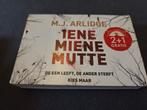 Iene Miene Mutte - M.J. Arlidge - Dwarsligger 428, Boeken, Thrillers, Ophalen of Verzenden, Zo goed als nieuw, M.J. Arlidge, Nederland