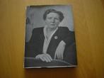 Boek Koningin Juliana 1948 -1953, Verzamelen, Nederland, Tijdschrift of Boek, Gebruikt, Ophalen of Verzenden