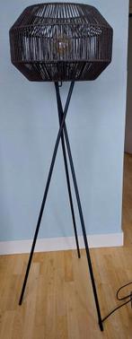 Staande zwarte lamp, 158 cm hoog, Ophalen, Zo goed als nieuw, Overige materialen, 150 tot 200 cm