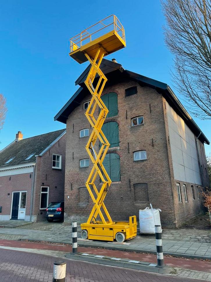Haulotte compact 12 schaarhoogwerker izgs marge geen btw, Zakelijke goederen, Machines en Bouw | Liften, Steigers en Ladders, Ophalen