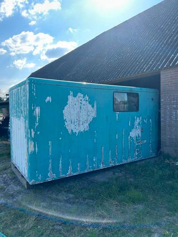 Inloopstal / Houthok - aluminium beschikbaar voor biedingen