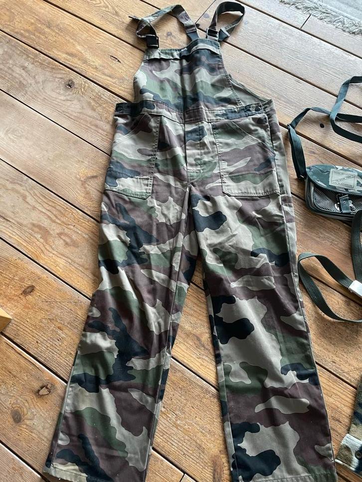 Stoere camouflage leger overall broek, Kleding | Dames, Carnavalskleding en Feestkleding, Zo goed als nieuw, Carnaval, Maat 42/44 (L)