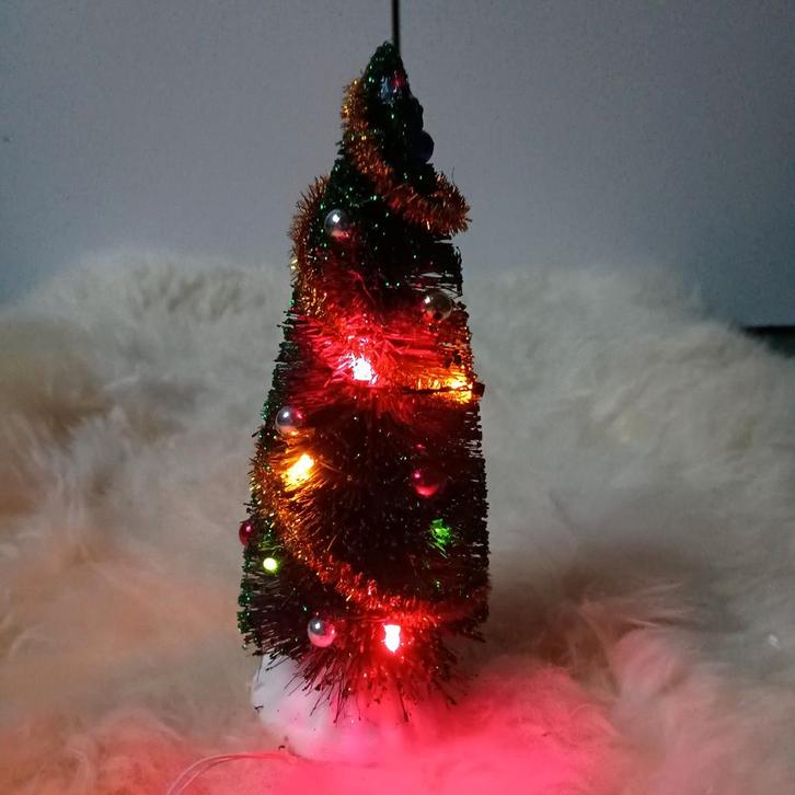 Kerstboom met verlichting, kerstdorp, typisch Hollands, Diversen, Kerst, Ophalen of Verzenden