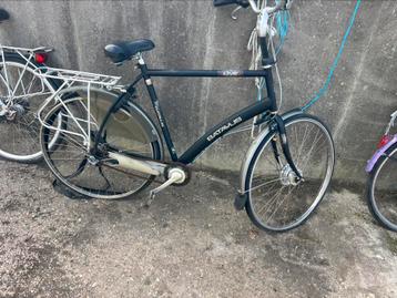 8 fietsen te koop, opknappers beschikbaar voor biedingen