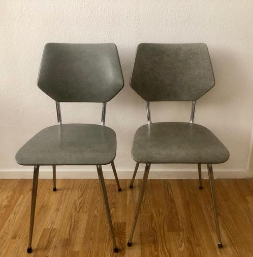 Twee vintage grijze skai keukenstoeltjes jaren 60/70, Huis en Inrichting, Stoelen, Gebruikt, Twee, Metaal, Overige materialen