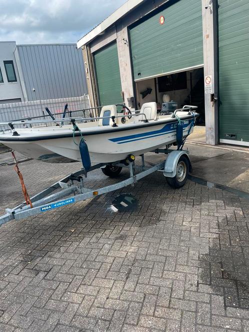 Leuke vis -consoleboot met motor, Watersport en Boten, Vis- en Consoleboten, Zo goed als nieuw, Tot 10 pk, 3 tot 6 meter, Benzine