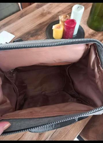 Grijze KONO Luiertas - Zo Goed Als Nieuw beschikbaar voor biedingen