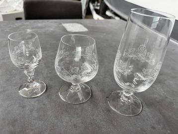 TE KOOP - Glazenset beschikbaar voor biedingen