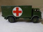 1957 Dinky Toys 626 MILITARY AMBULANCE + ACHTERDEURTJES!, Ophalen of Verzenden, Gebruikt, Bus of Vrachtwagen, Dinky Toys