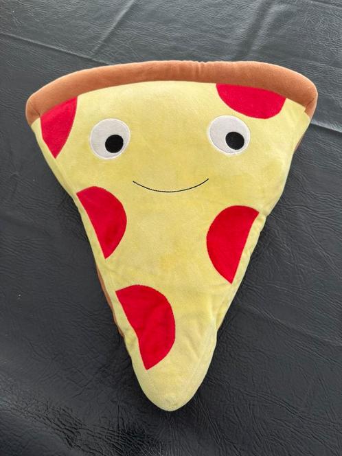 Grappig groot pizza stuk kussen knuffel 50 x 46 x 11 cm, Huis en Inrichting, Woonaccessoires | Kussens, Zo goed als nieuw, Vierkant