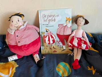 Boek met 2 bijbehorende poppen beschikbaar voor biedingen