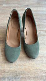 Made groene suède pumps maat 39, Kleding | Dames, Schoenen, Ophalen of Verzenden, Gedragen, Groen