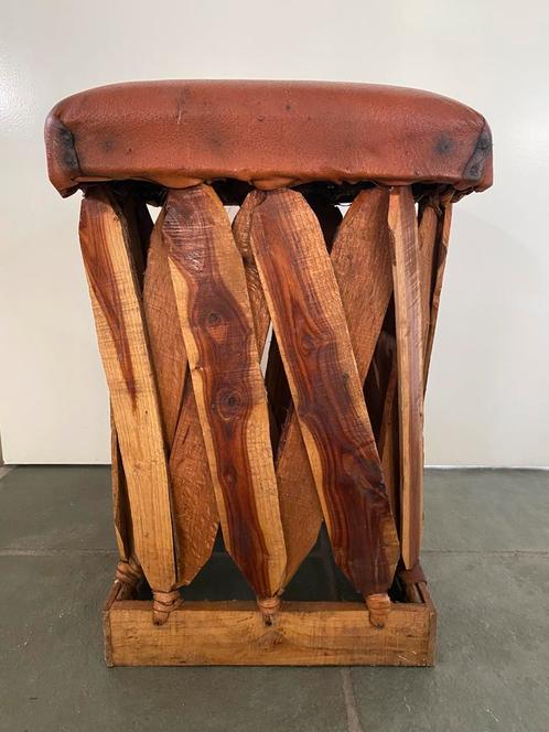 Equipale hocker - kruk of bijzet tafel, Huis en Inrichting, Krukjes, Zo goed als nieuw, Overige materialen, Ophalen