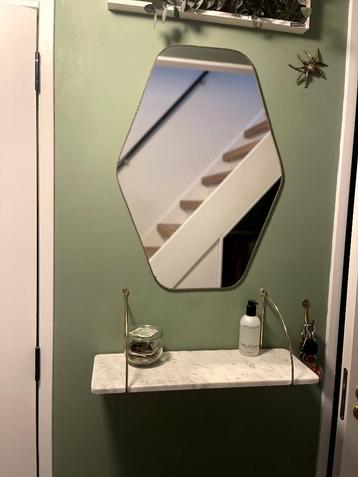 gouden en marmeren hangplank beschikbaar voor biedingen