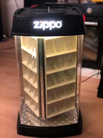 Unieke Zippo display voor 60 zippo’s beschikbaar voor biedingen