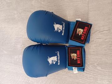 Karate handschoenen maat XS beschikbaar voor biedingen