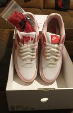 Nike Air Max 90 'Valentine's Day' ( Maat 42,5 ), Nieuw, Ophalen of Verzenden, Wit, Sneakers of Gympen