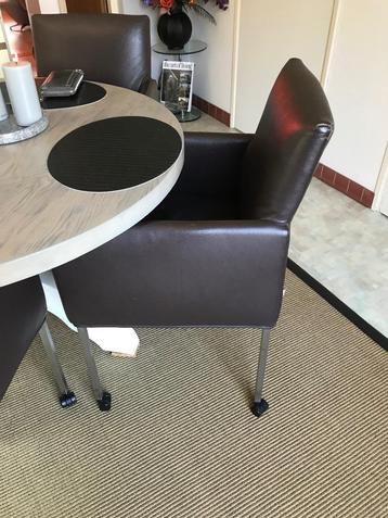 Eettafelstoelen beschikbaar voor biedingen