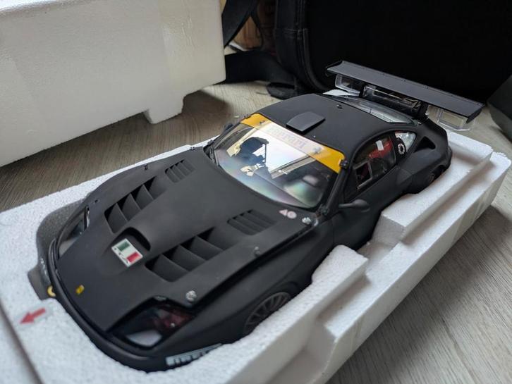 Kyosho Ferrari 575 GTC Evoluzione 2005 Matt Zwart, Hobby en Vrije tijd, Modelauto's | 1:18, Zo goed als nieuw, Auto, Kyosho, Ophalen of Verzenden