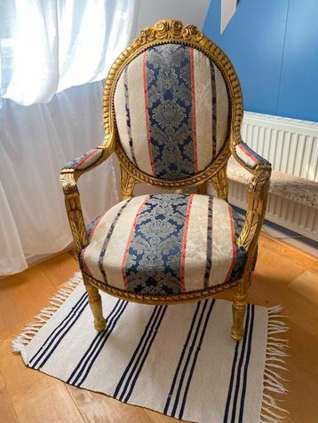 Fauteuil, leuke decoratieve stoel beschikbaar voor biedingen