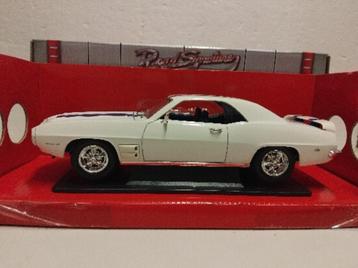 Pontiac Firebird Trans Am white Signature 1:18 KRD beschikbaar voor biedingen