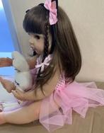 Realistische peuter pop levensecht Bebe pink (55cm), Verzamelen, Poppen, Ophalen of Verzenden, Nieuw, Pop, Levensecht of Reborn